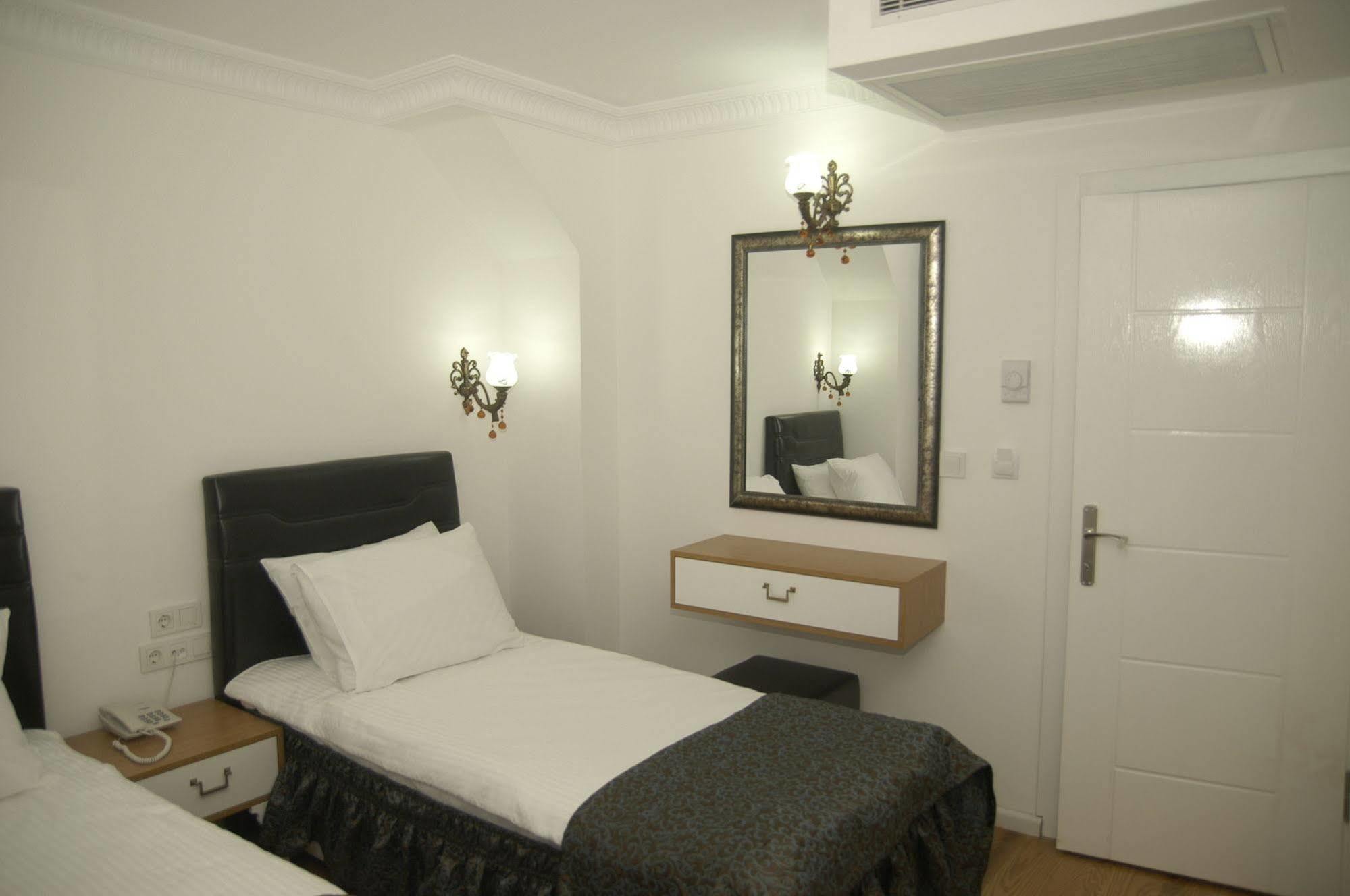 Jakaranda Hotel Istanbul Exterior foto